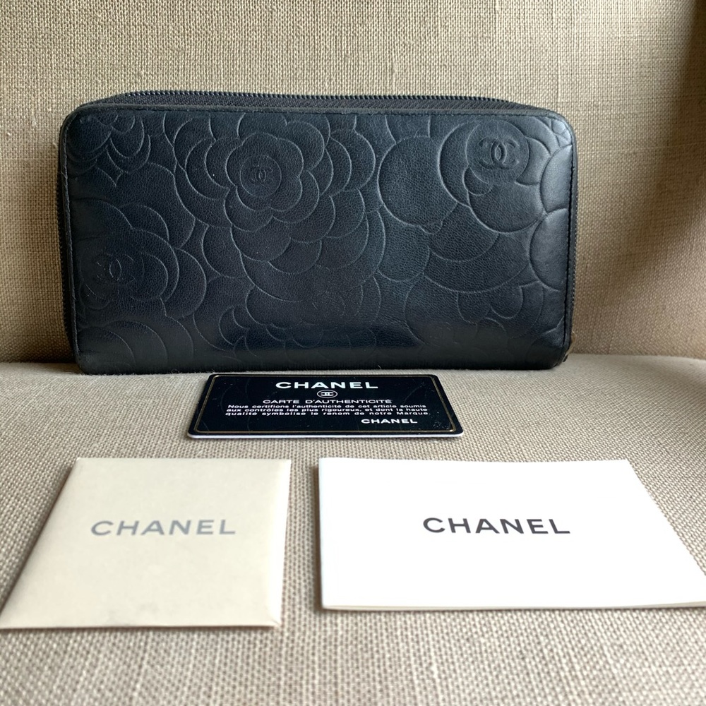 Chanel black zippy camellia wallet with auth card - Picture 2 of 12